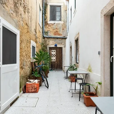 Beautiful Studio,sleeps2 Nr Santa Maria De Belem Apartment